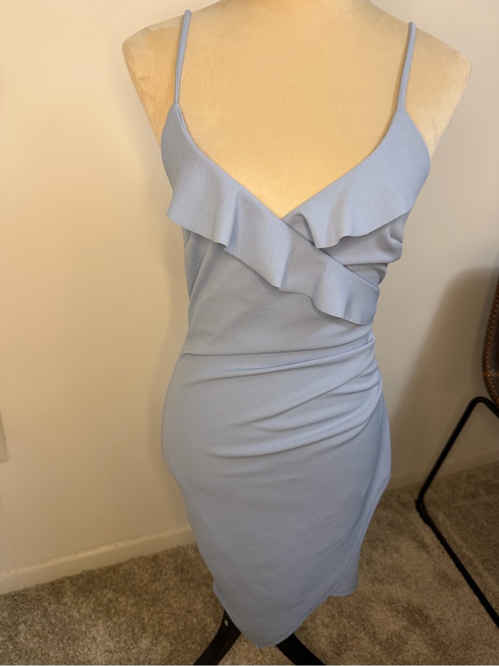 Like New! Windsor Sleeveless Ruffle V-Neck Bodycon Dress in Light Blue size S
